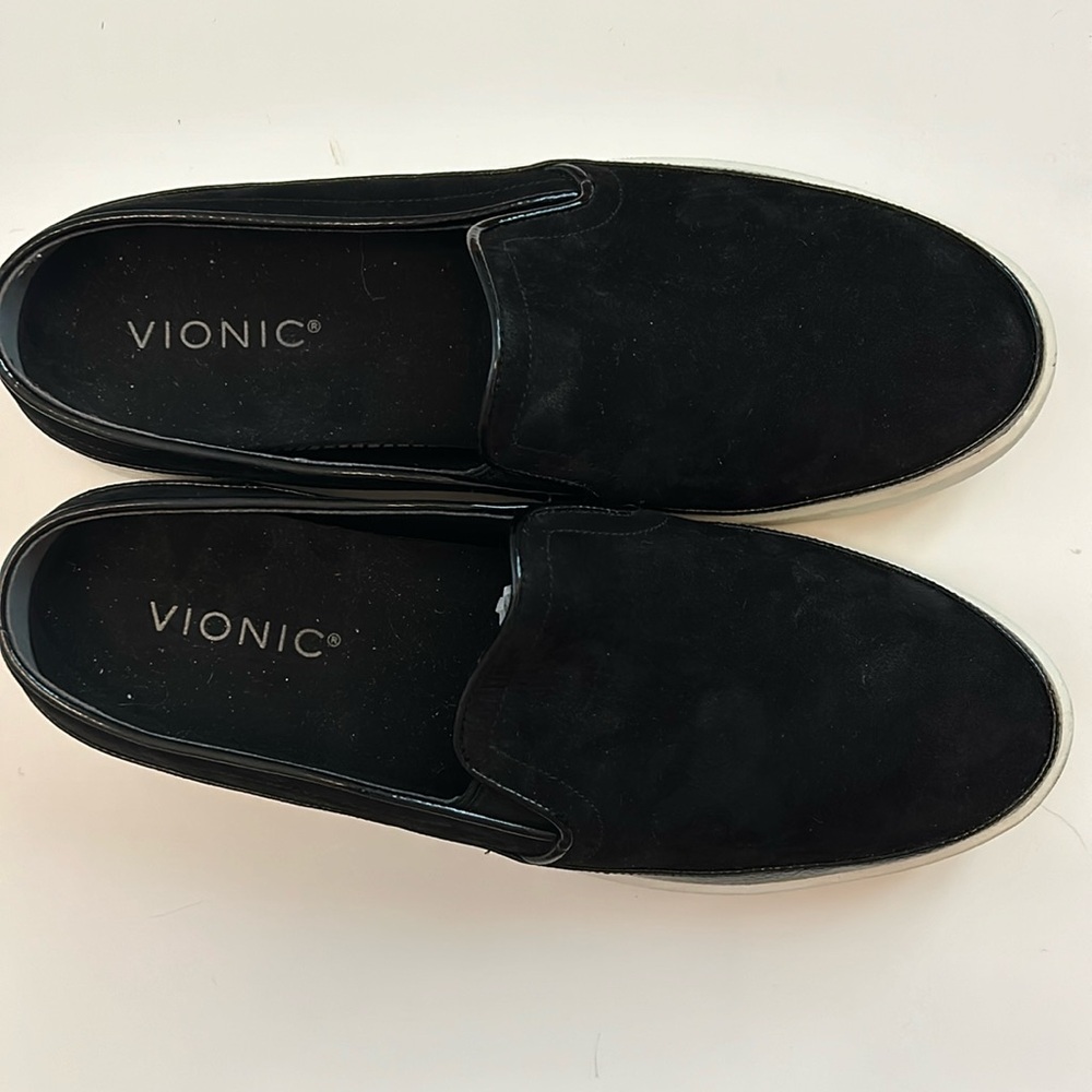 Vionic Women's Essence Effortless Slip-on 8.5